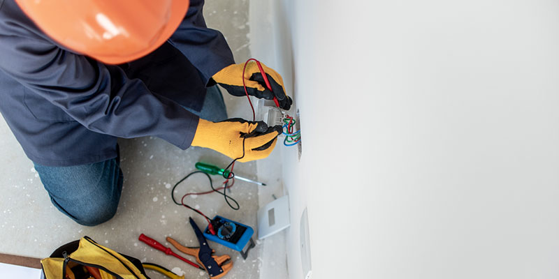 4 Reasons to Hire an Electrical Contractor 